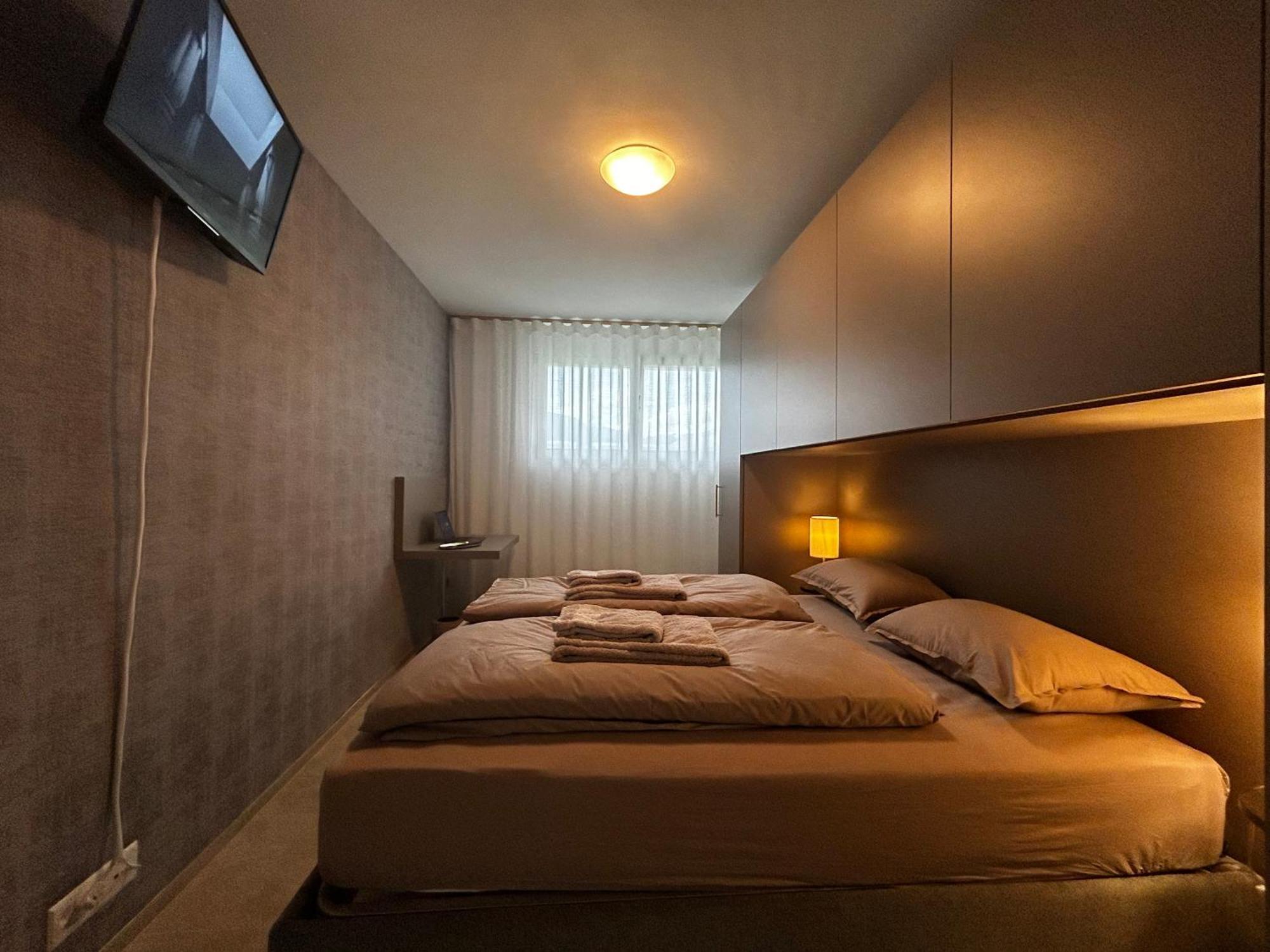 Family Apartment, Near The Beach Whit Private Park Locarno Exterior photo